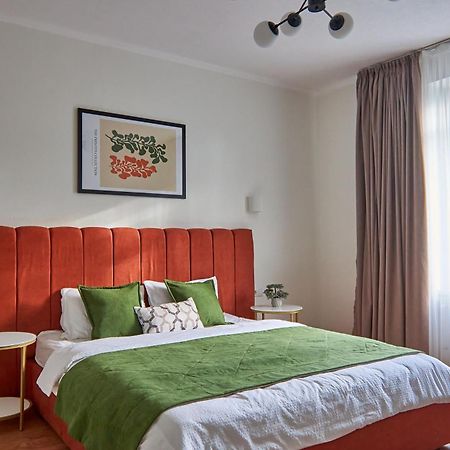Best Apartments On Kyryla & Mefodia Мукачеве Екстериор снимка