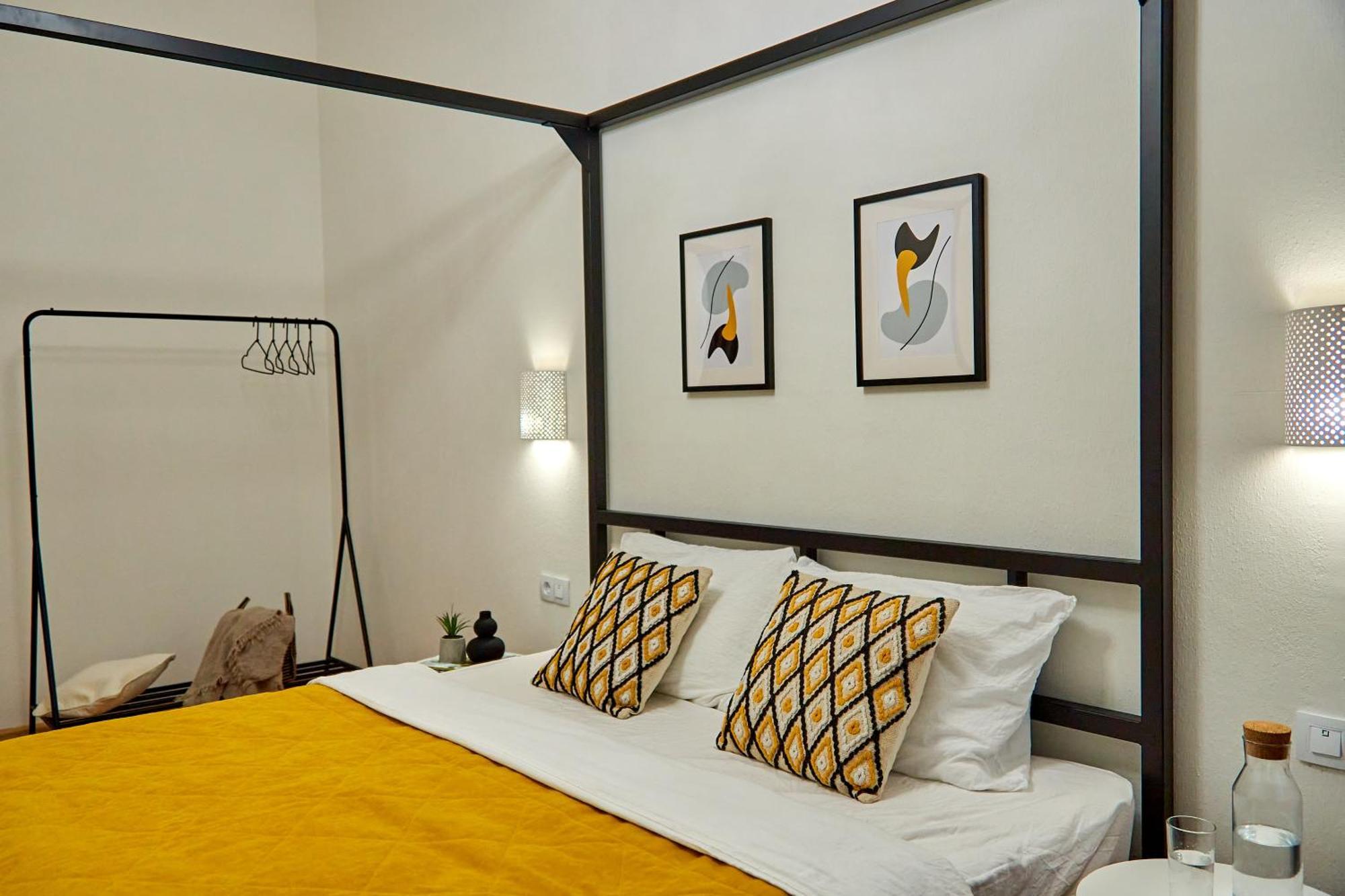 Best Apartments On Kyryla & Mefodia Мукачеве Екстериор снимка