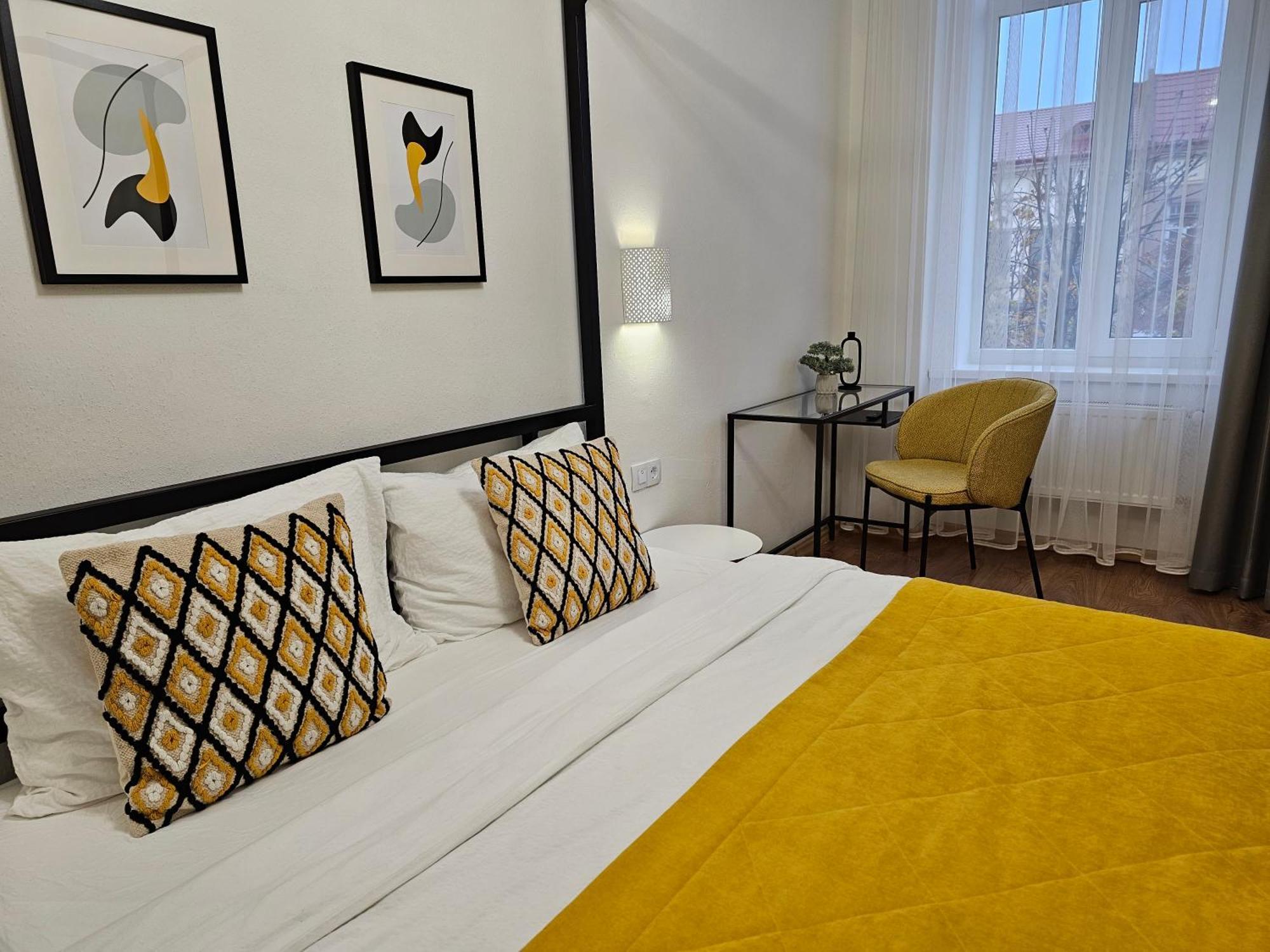 Best Apartments On Kyryla & Mefodia Мукачеве Екстериор снимка