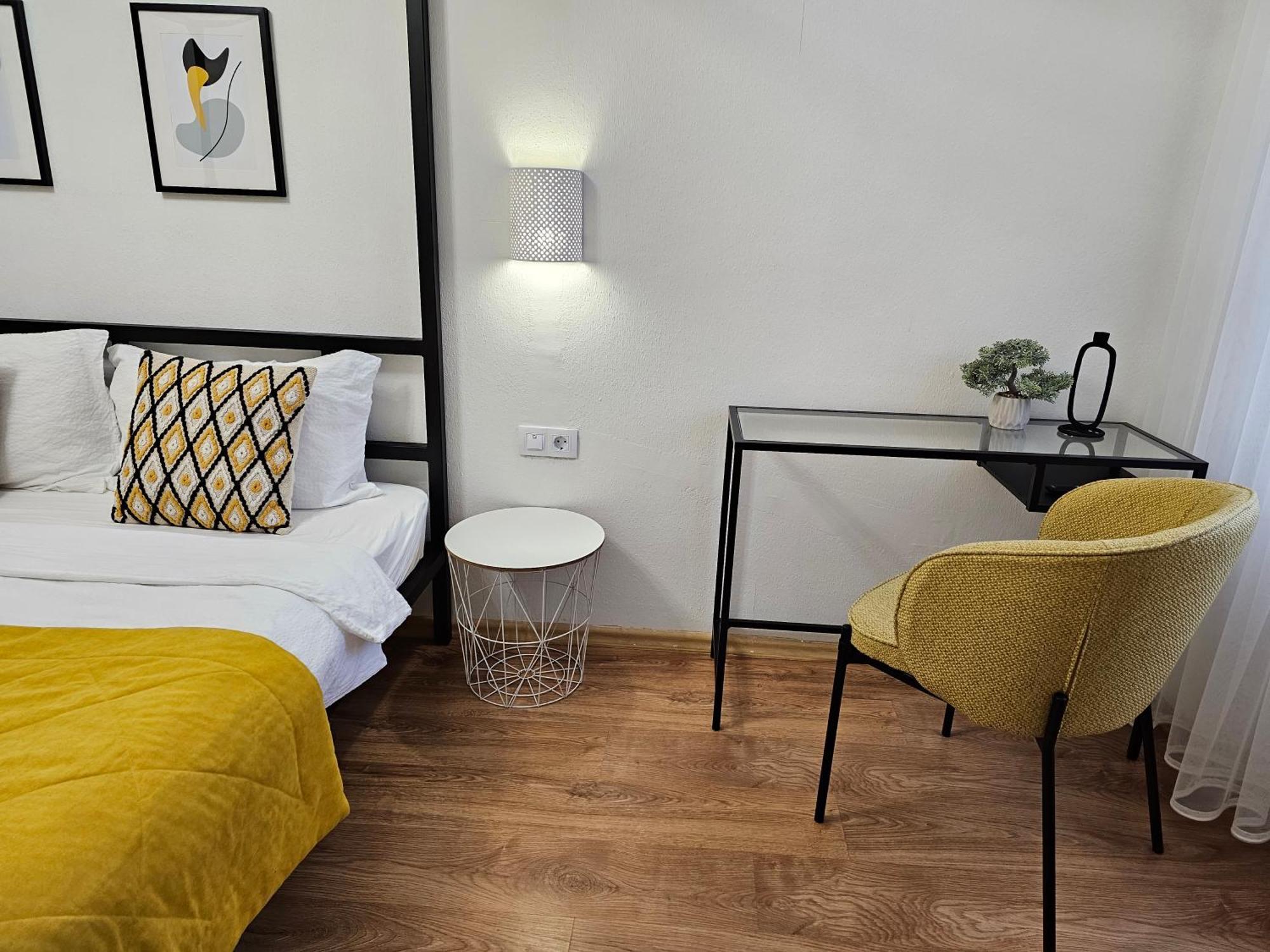 Best Apartments On Kyryla & Mefodia Мукачеве Екстериор снимка