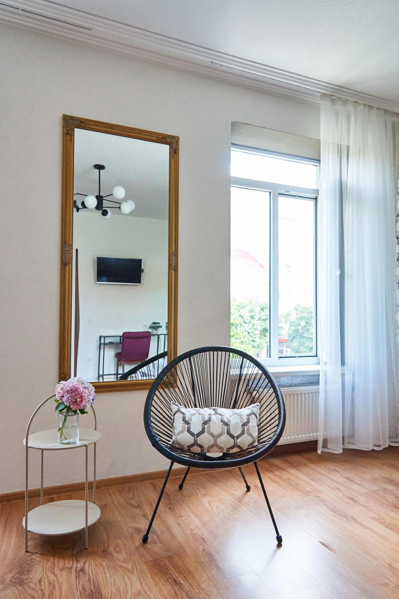 Best Apartments On Kyryla & Mefodia Мукачеве Екстериор снимка