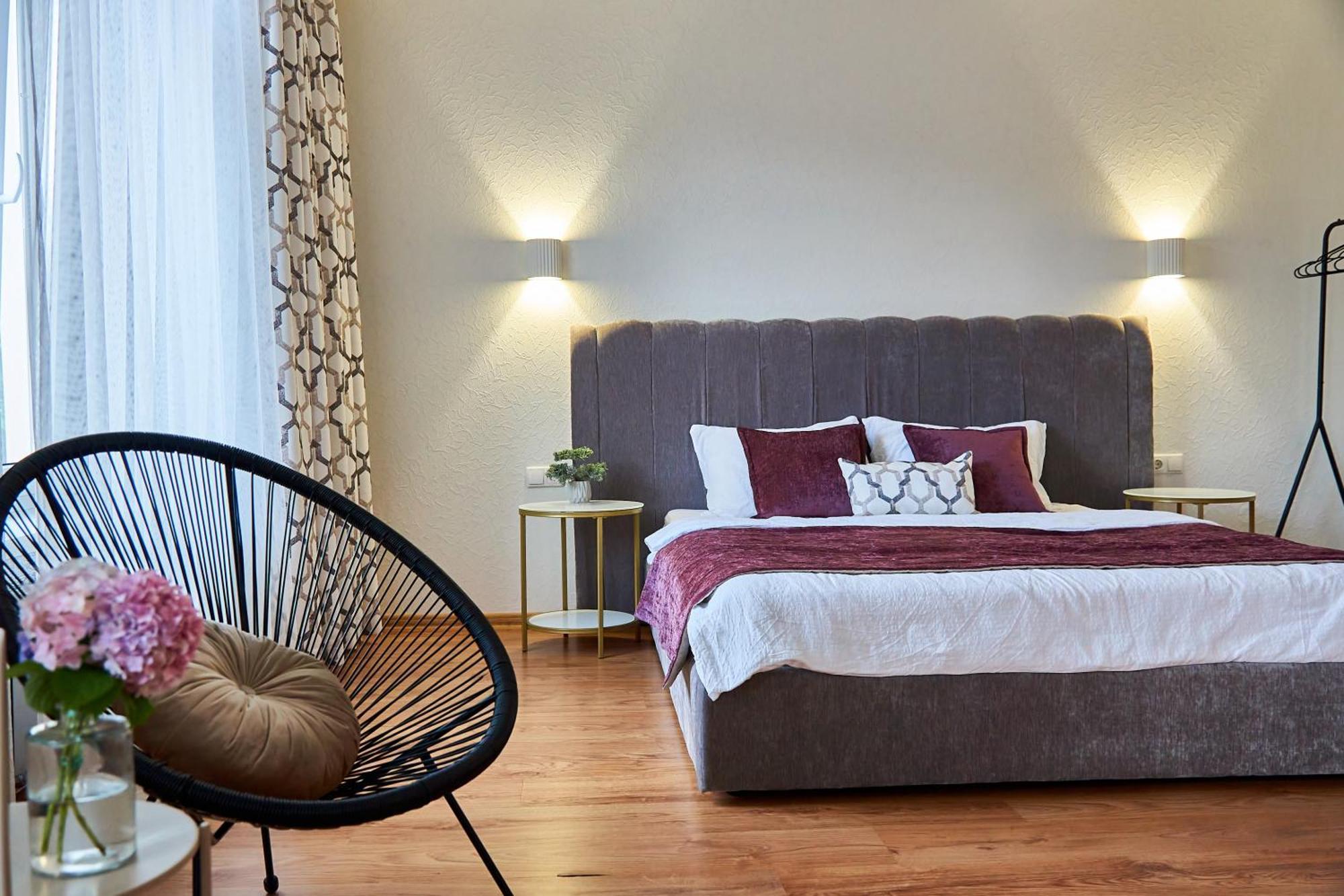Best Apartments On Kyryla & Mefodia Мукачеве Екстериор снимка